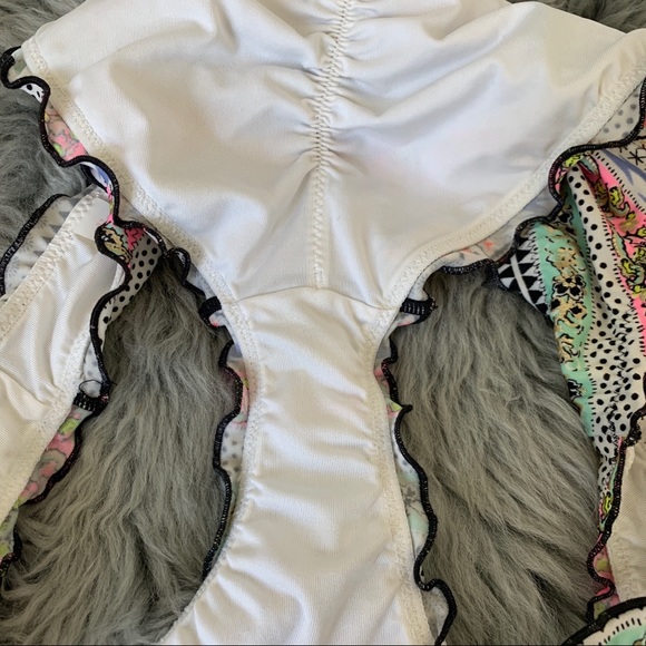 Victoria’s Secret Halter Cheeky Ruffle Bikini Set - Picture 8 of 8